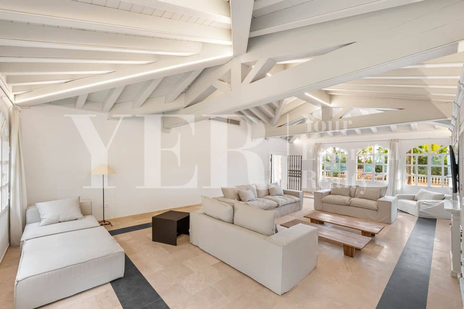 6 bedroom Villa for rent in Sedavi with pool garage - € 15,000 (Ref: 9562561)