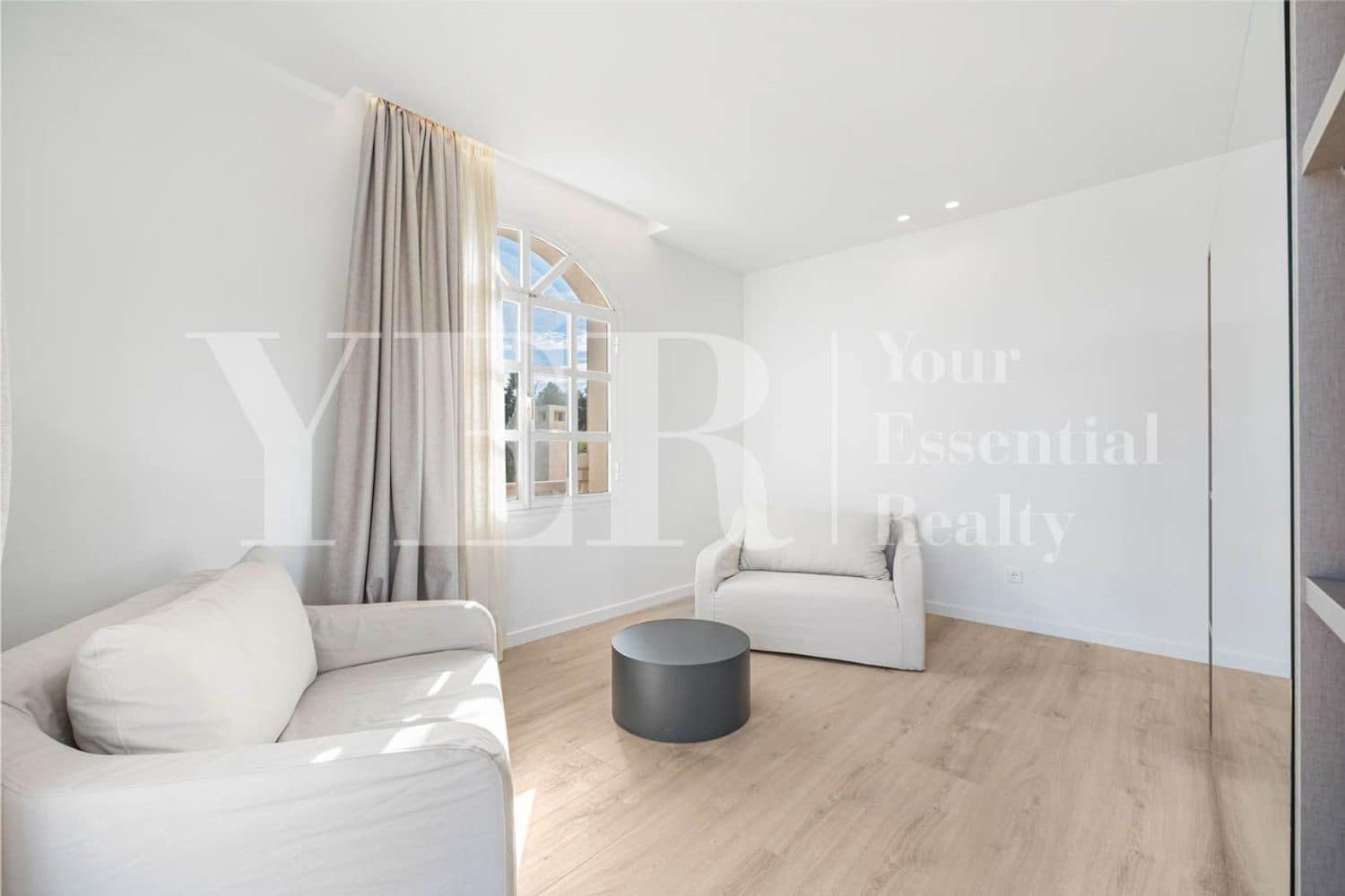 6 bedroom Villa for rent in Sedavi with pool garage - € 15,000 (Ref: 9562561)