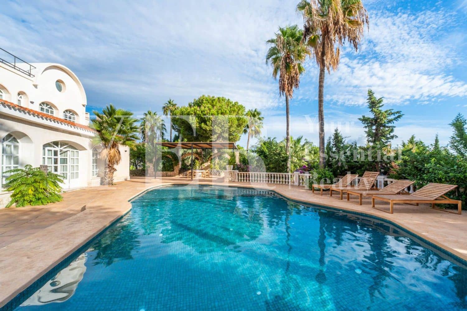 6 bedroom Villa for rent in Sedavi with pool garage - € 15,000 (Ref: 9562561)