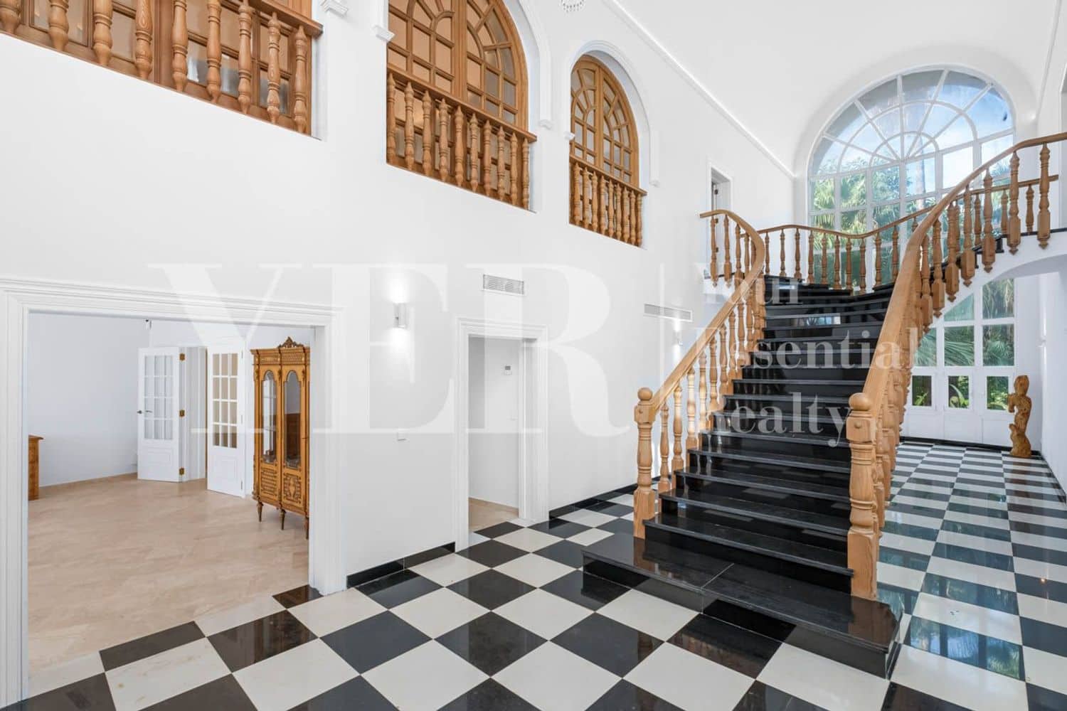 6 bedroom Villa for rent in Sedavi with pool garage - € 15,000 (Ref: 9562561)