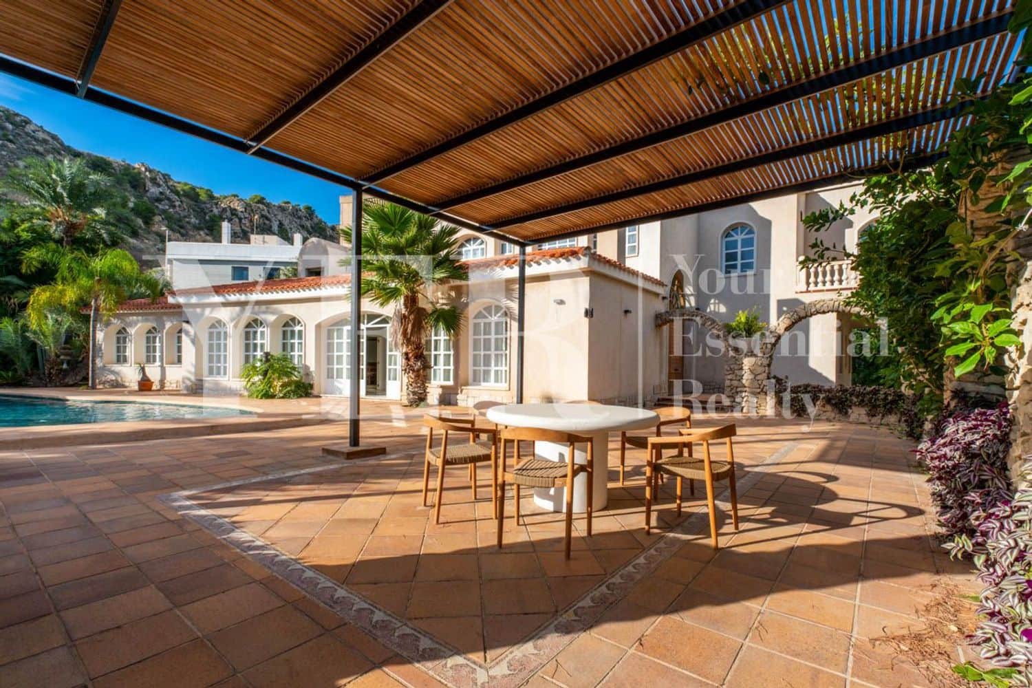 6 bedroom Villa for rent in Sedavi with pool garage - € 15,000 (Ref: 9562561)