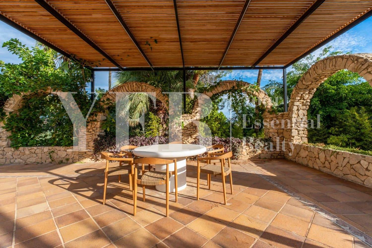 6 bedroom Villa for rent in Sedavi with pool garage - € 15,000 (Ref: 9562561)