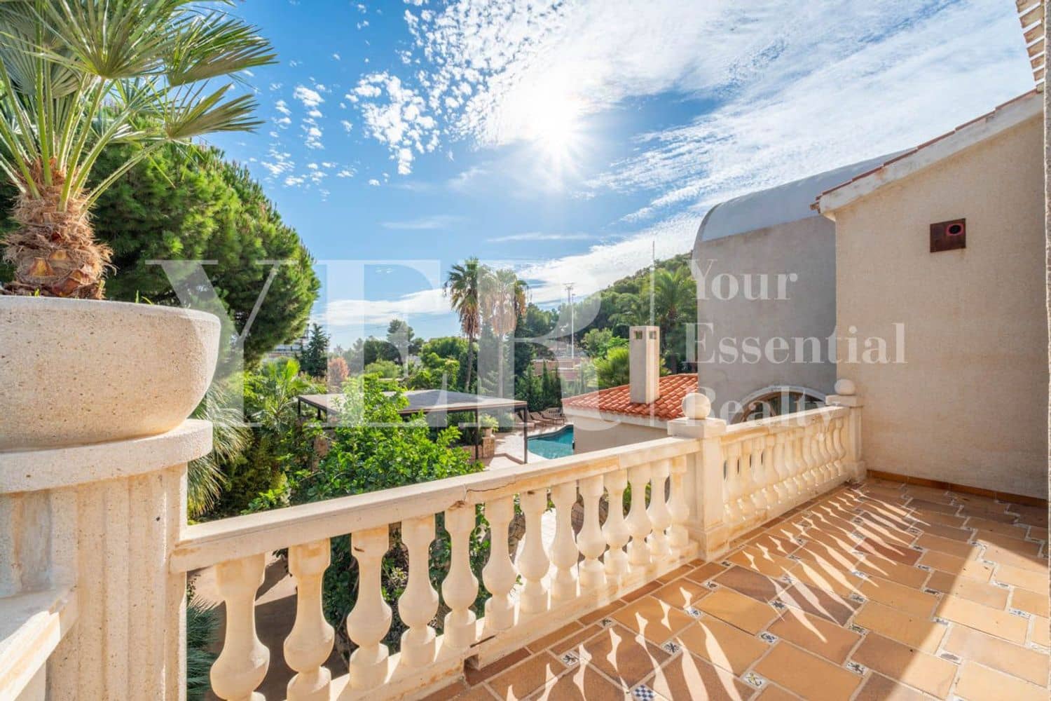 6 bedroom Villa for rent in Sedavi with pool garage - € 15,000 (Ref: 9562561)