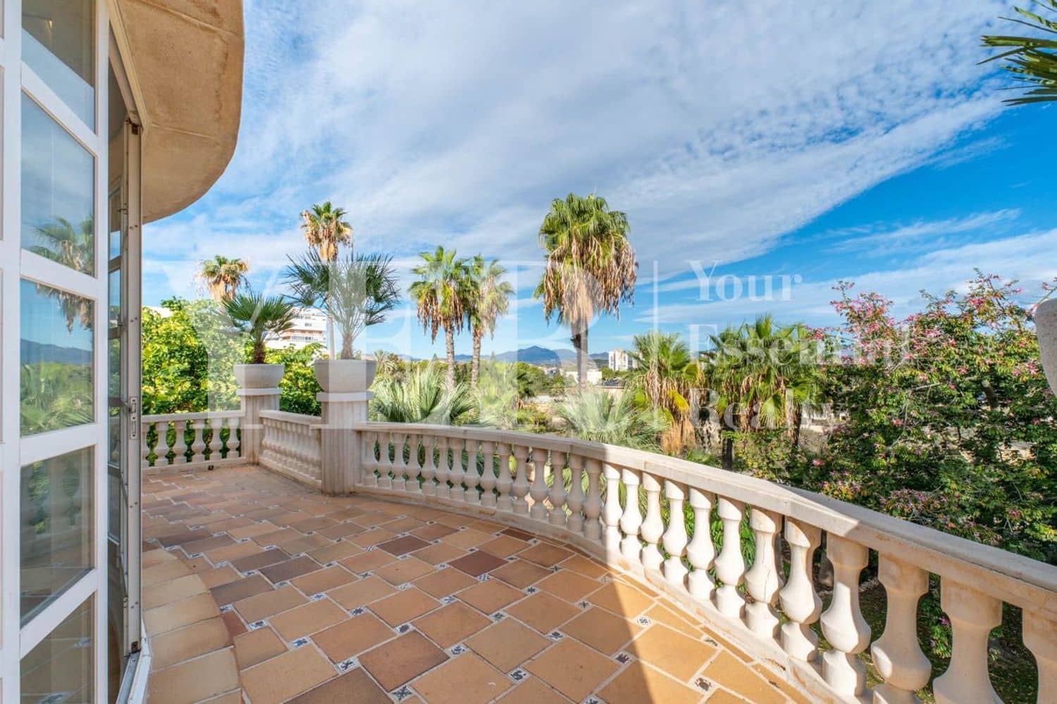 6 bedroom Villa for rent in Sedavi with pool garage - € 15,000 (Ref: 9562561)