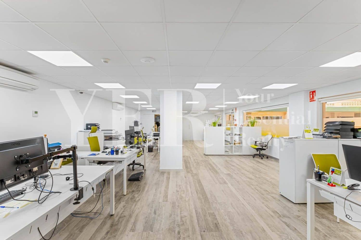 Erhverv til leje i Alicante by - € 3.200 (Ref: 9562565)