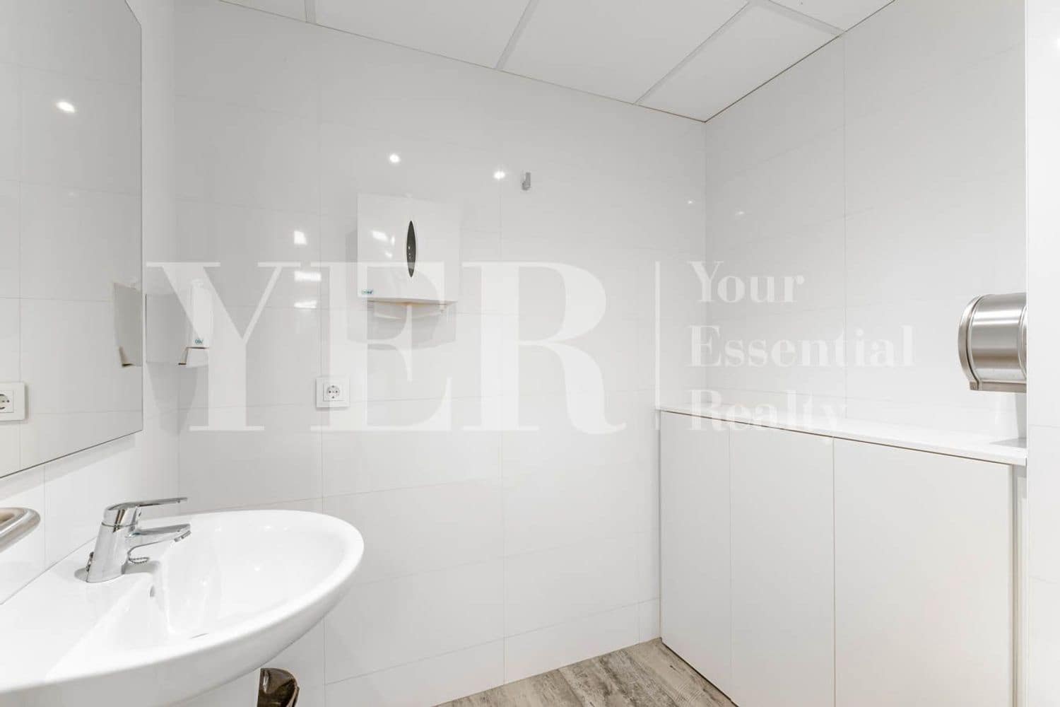 Erhverv til leje i Alicante by - € 3.200 (Ref: 9562565)