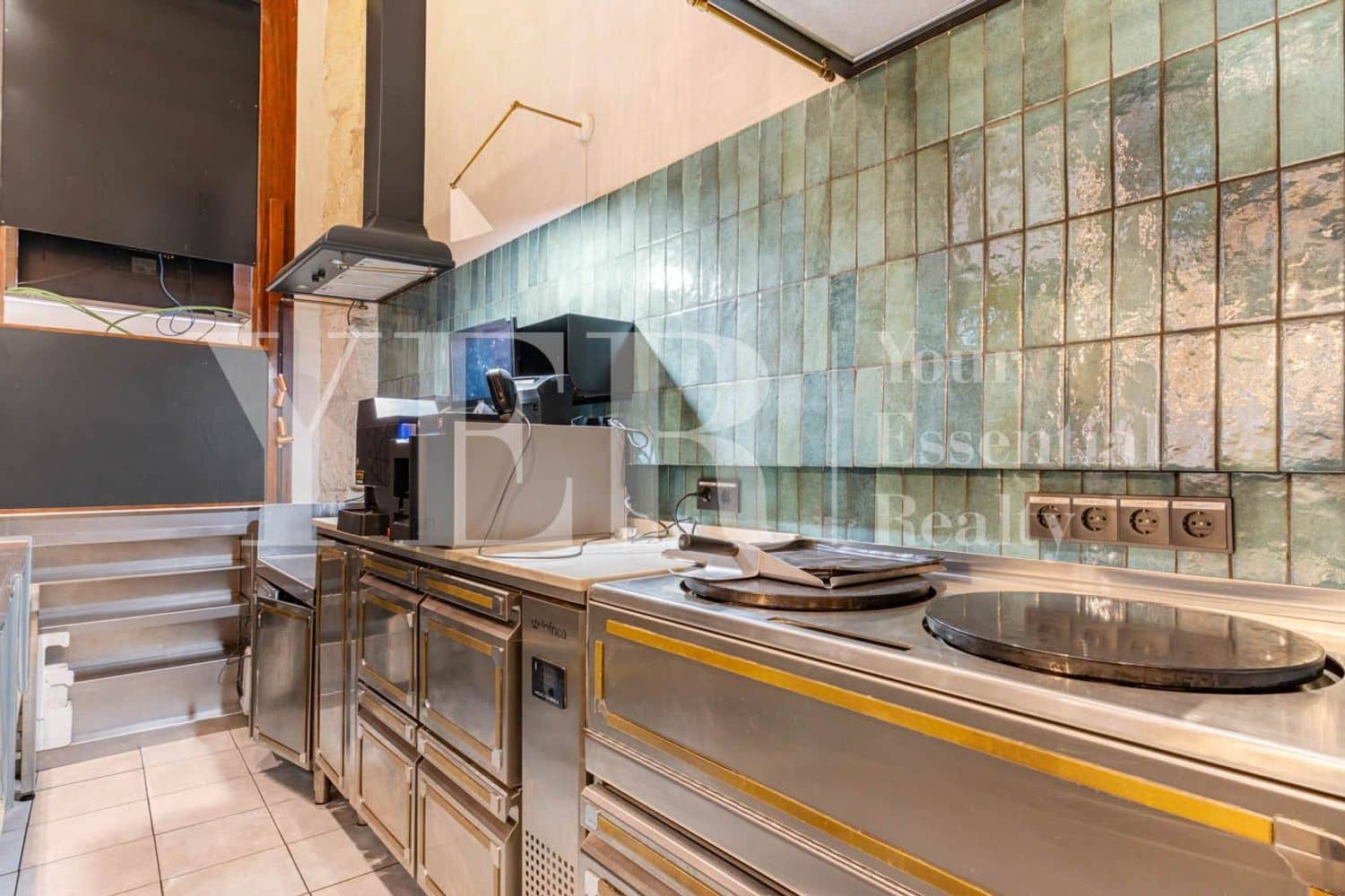 Commercieel te koop in Alicante stad - € 1.650.000 (Ref: 9562566)