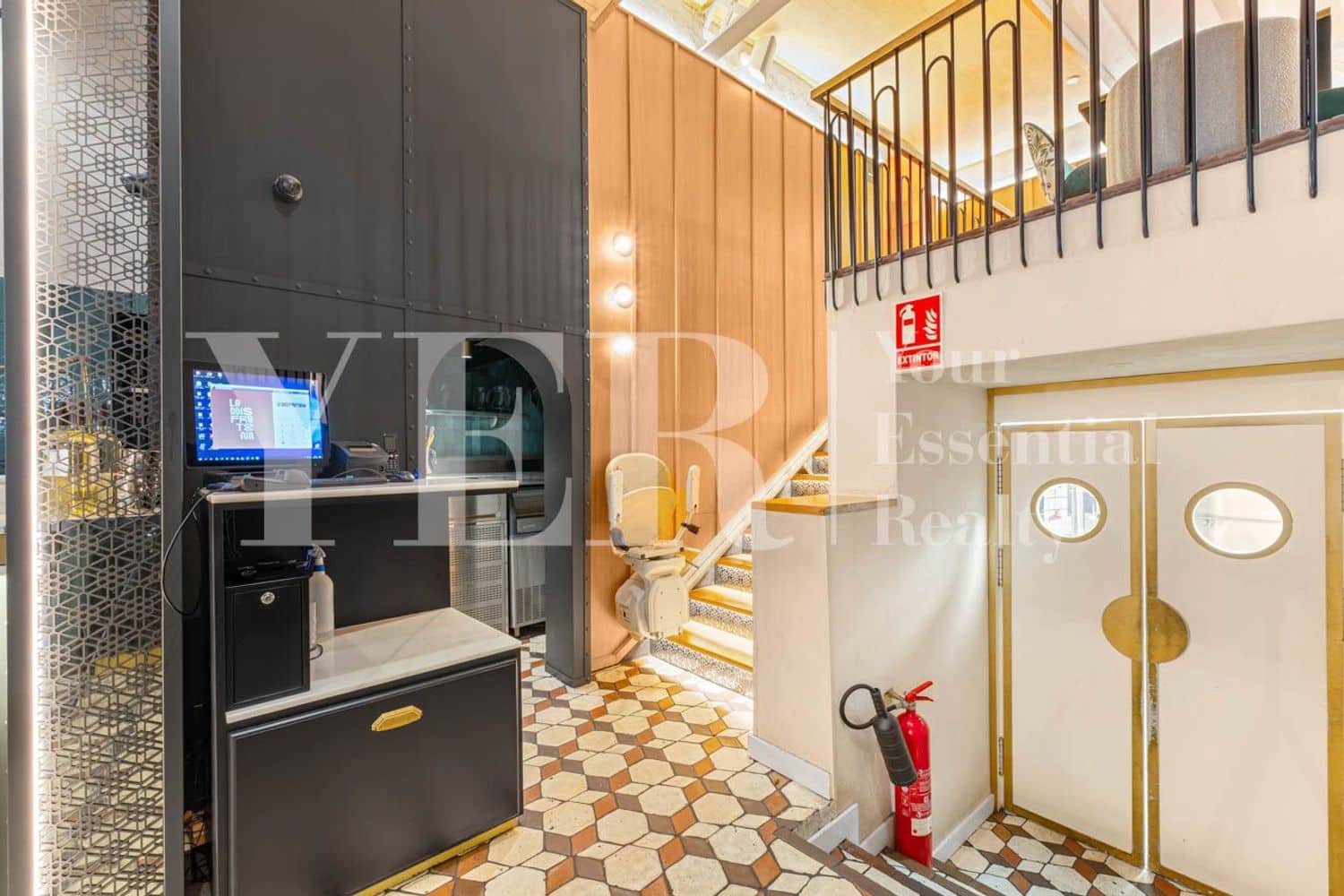 Commercieel te koop in Alicante stad - € 1.650.000 (Ref: 9562566)