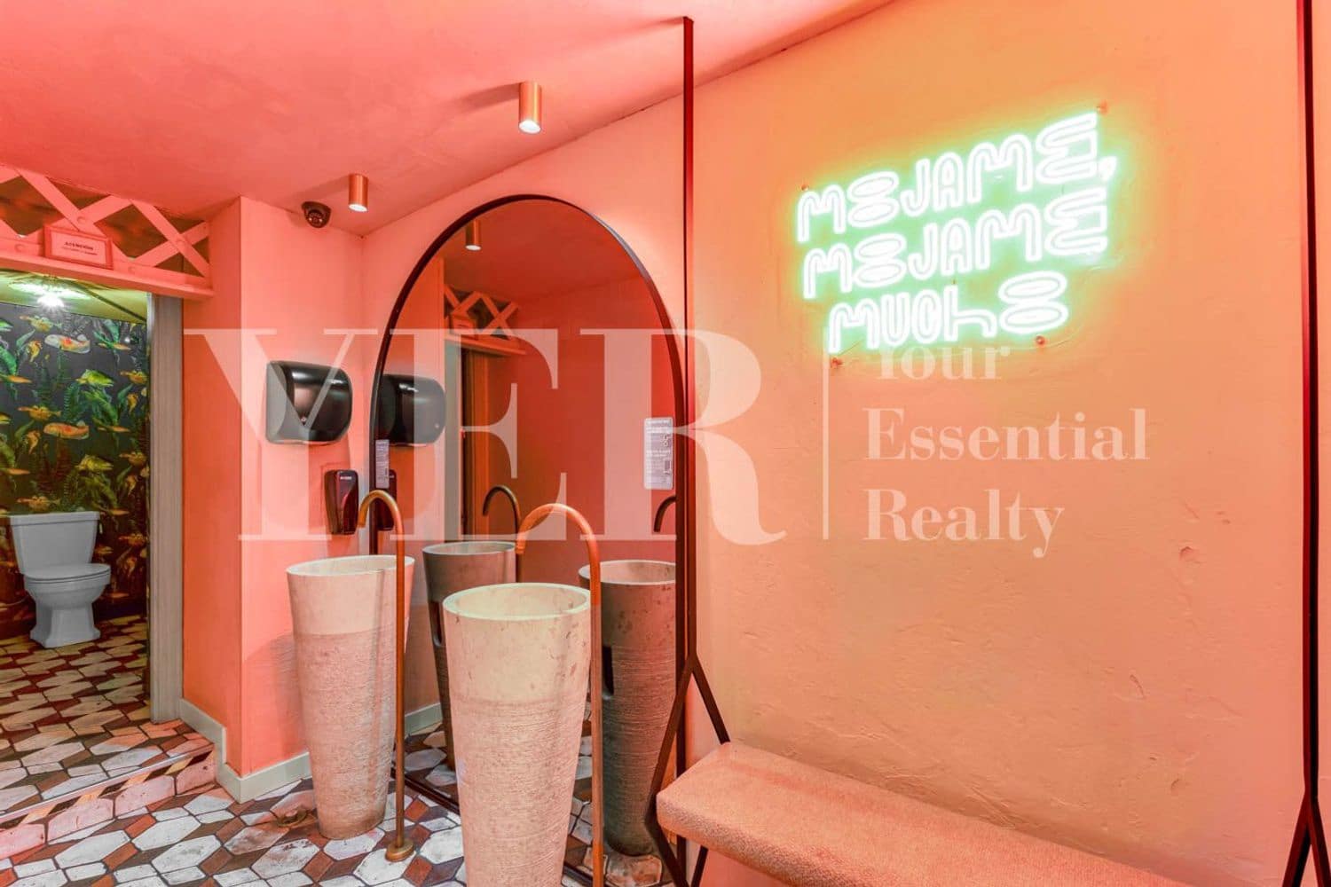 Commercieel te koop in Alicante stad - € 1.650.000 (Ref: 9562566)