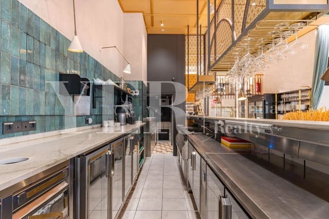 Erhverv til salg i Barrio del Centro, Alicante by - € 1.650.000 (Ref: 9562566)