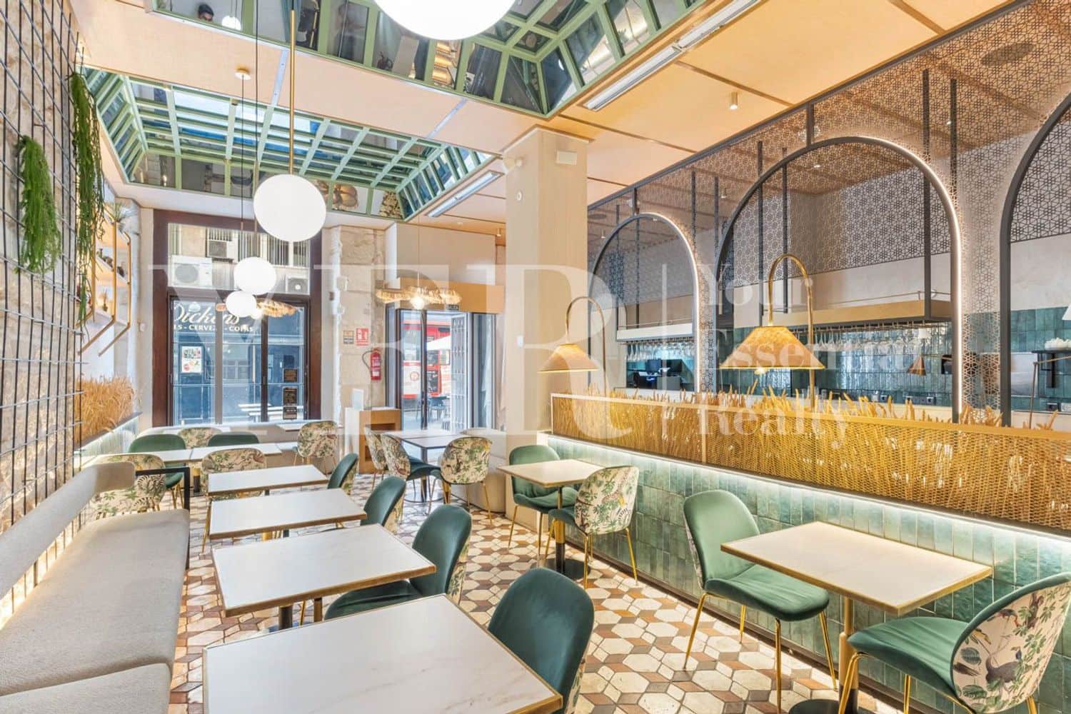 Commercieel te koop in Alicante stad - € 1.650.000 (Ref: 9562566)