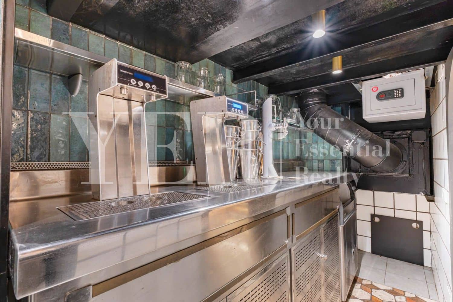 Commercieel te koop in Alicante stad - € 1.650.000 (Ref: 9562566)