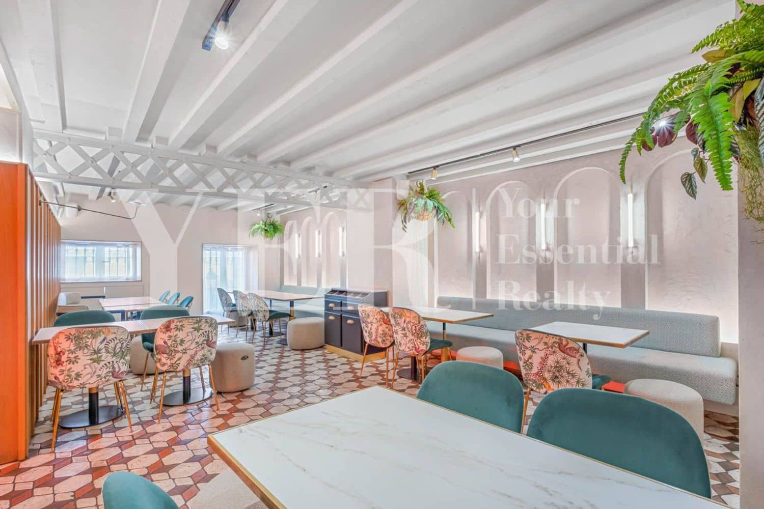 Commercieel te koop in Alicante stad - € 1.650.000 (Ref: 9562566)