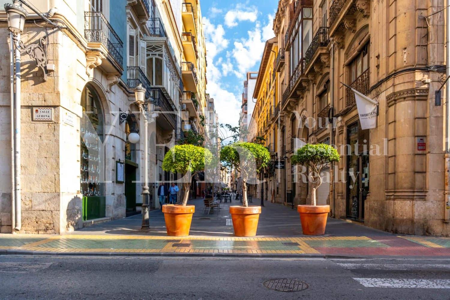 Commercieel te koop in Alicante stad - € 1.650.000 (Ref: 9562566)