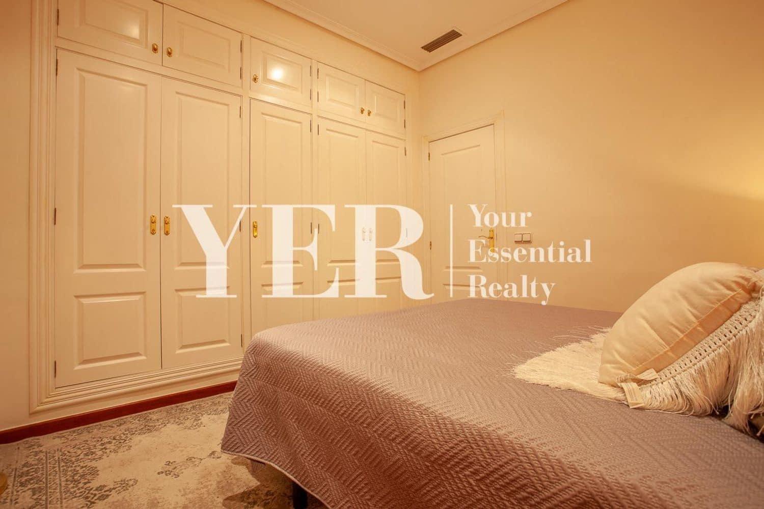 4 soverom Leilighet til salgs i Alicante by med garasje - € 565 000 (Ref: 9562568)