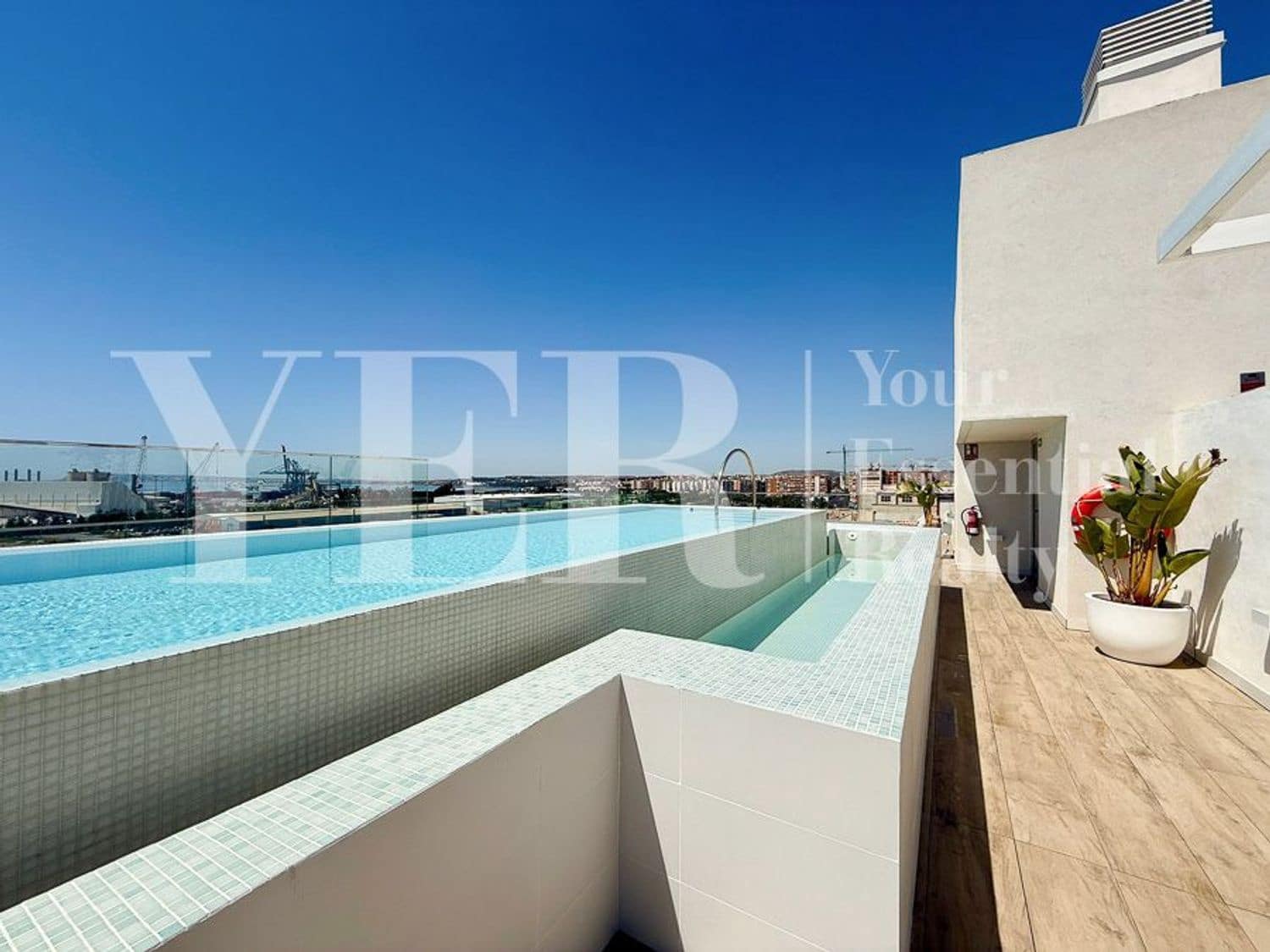 3 soveværelse Lejlighed til salg i Alicante by med swimmingpool garage - € 650.000 (Ref: 9562570)