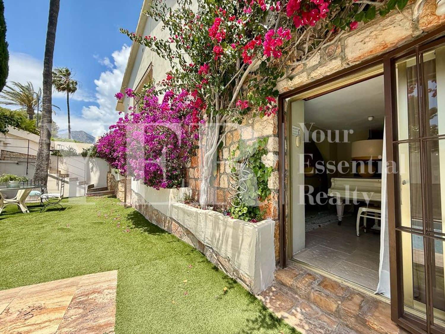 6 makuuhuone Huvila myytävänä paikassa La Nucia mukana uima-altaan 
autotalli - 840 000 € (Ref: 9562573)