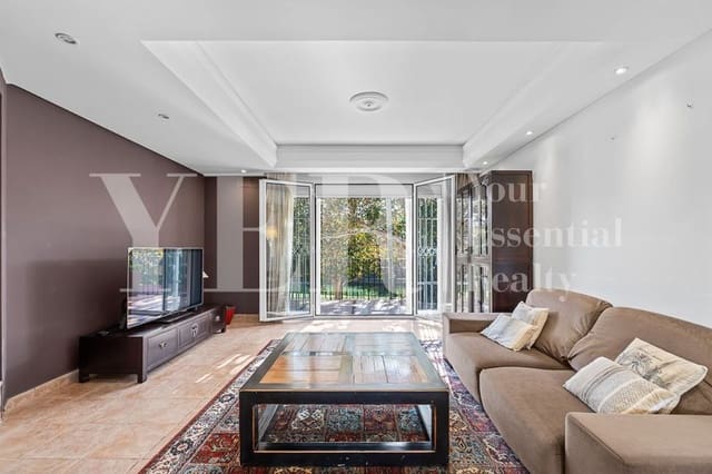 5 makuuhuone Huvila myytävänä paikassa Alicante Golf, Alicante kaupunki mukana uima-altaan 
autotalli - 1 150 000 € (Ref: 9562575)