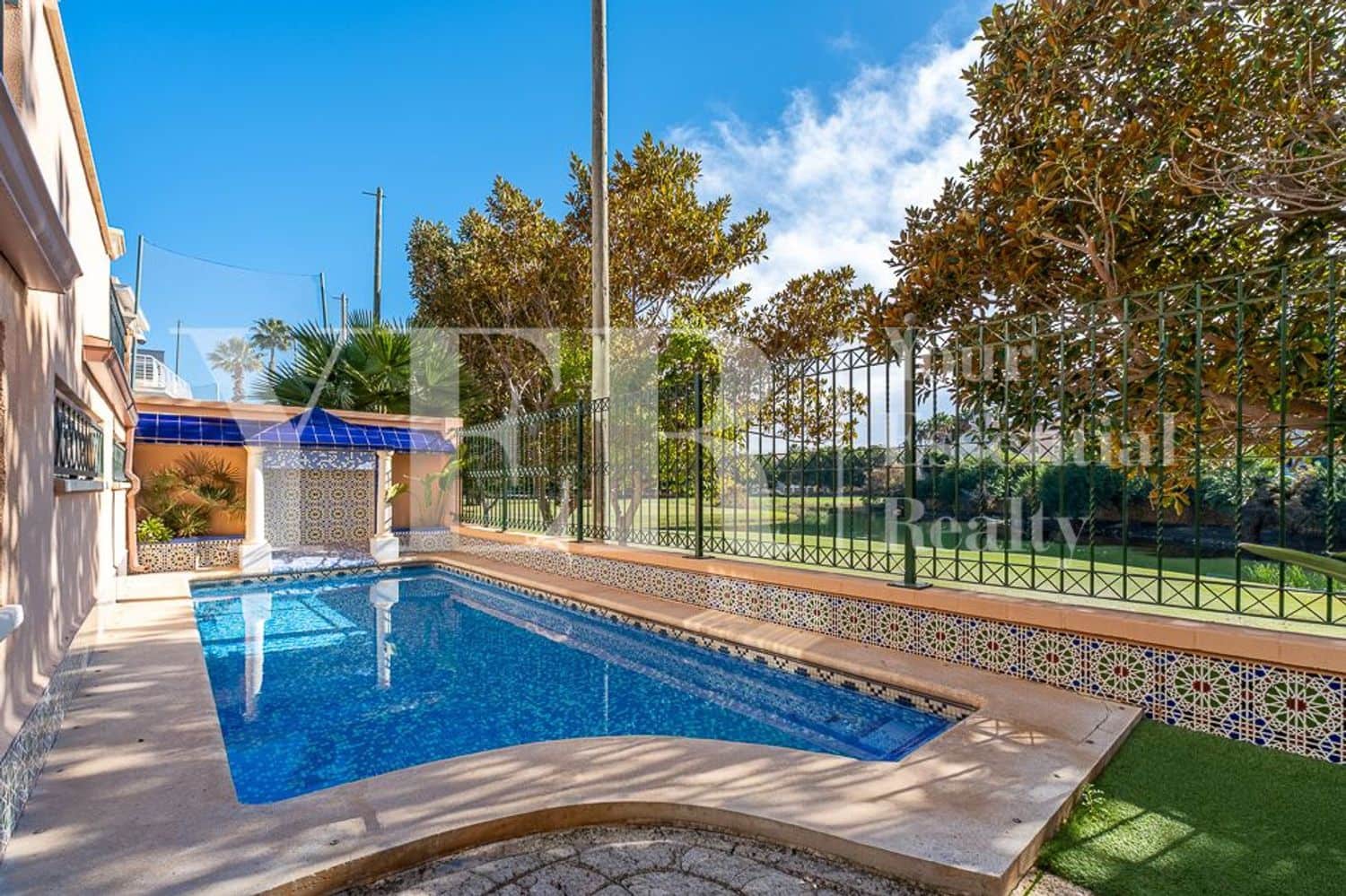 5 sypialnia Willa na sprzedaż w Miasto Alicante / Alacant z basenem garażem - 1 150 000 € (Ref: 9562575)