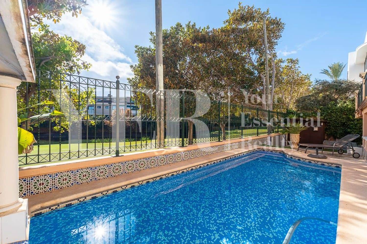 5 sypialnia Willa na sprzedaż w Miasto Alicante / Alacant z basenem garażem - 1 150 000 € (Ref: 9562575)