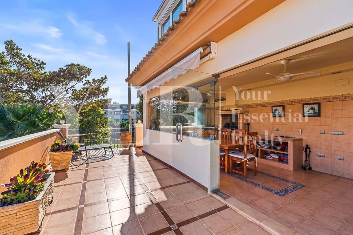 5 sypialnia Willa na sprzedaż w Miasto Alicante / Alacant z basenem garażem - 1 150 000 € (Ref: 9562575)