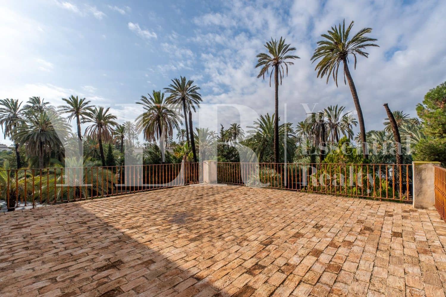 5 soverom Villa til salgs i Elche / Elx med svømmebasseng garasje - € 7 500 000 (Ref: 9624235)