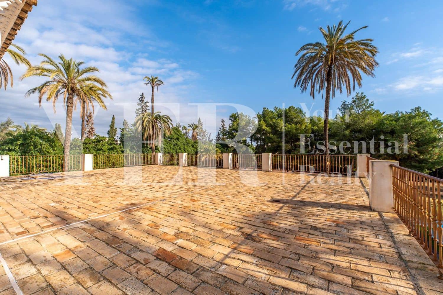 5 soverom Villa til salgs i Elche / Elx med svømmebasseng garasje - € 7 500 000 (Ref: 9624235)