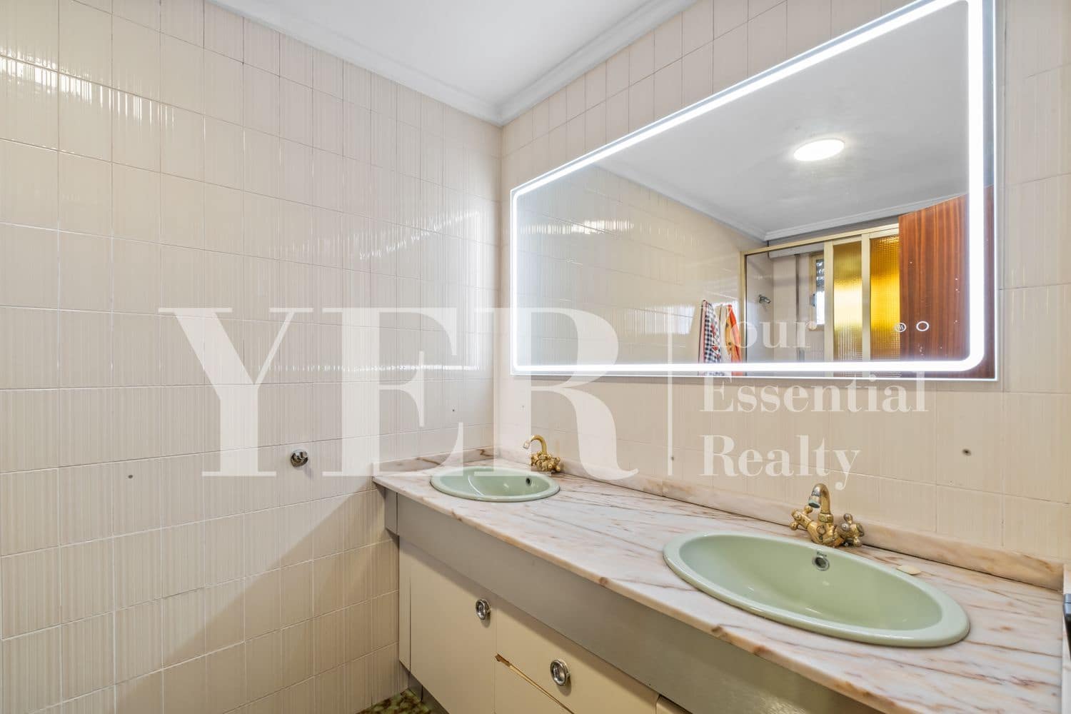 8 makuuhuone Hotelli myytävänä paikassa Alicante kaupunki mukana 
autotalli - 1 800 000 € (Ref: 9694713)