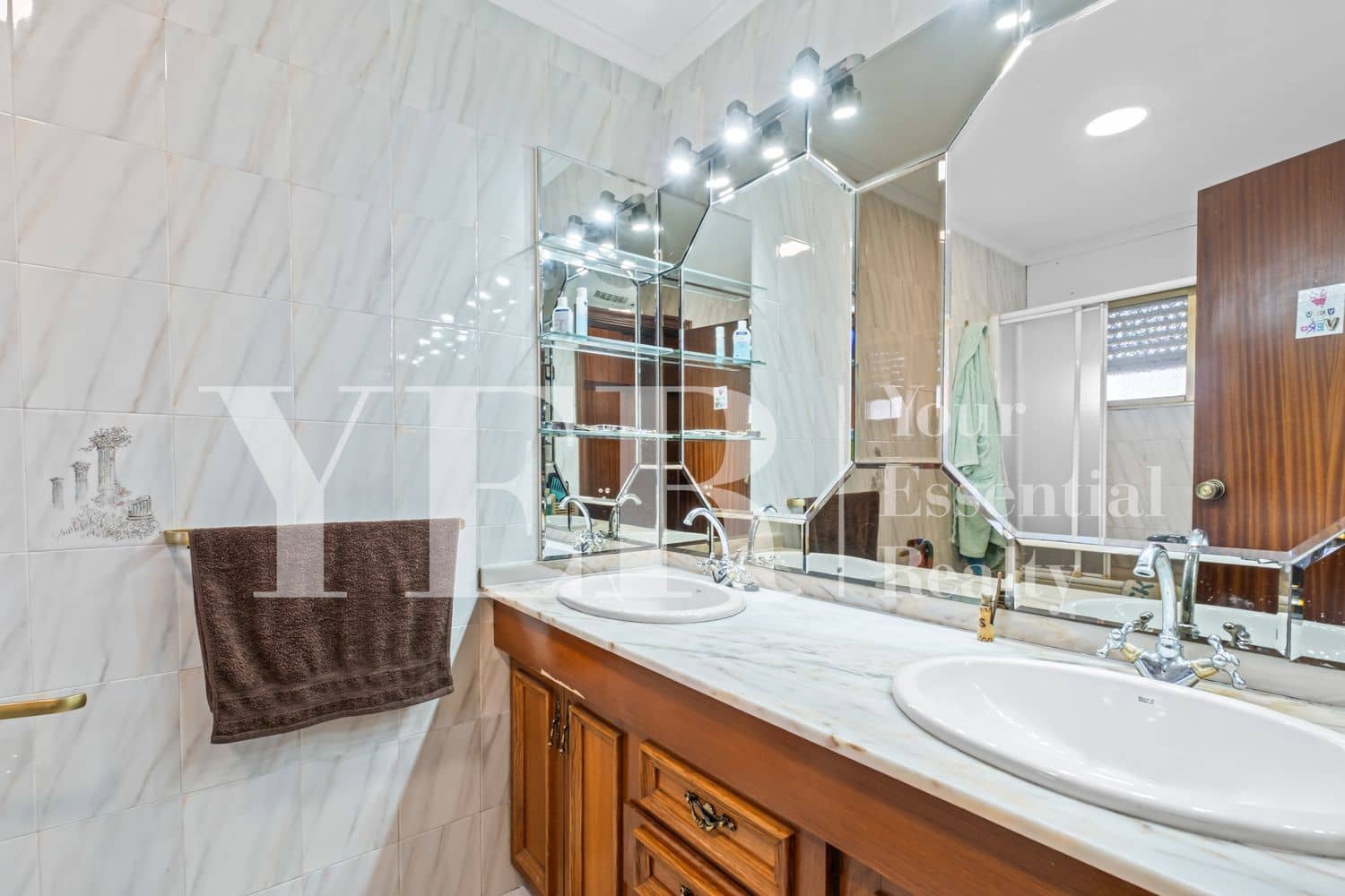 8 makuuhuone Hotelli myytävänä paikassa Alicante kaupunki mukana 
autotalli - 1 800 000 € (Ref: 9694713)