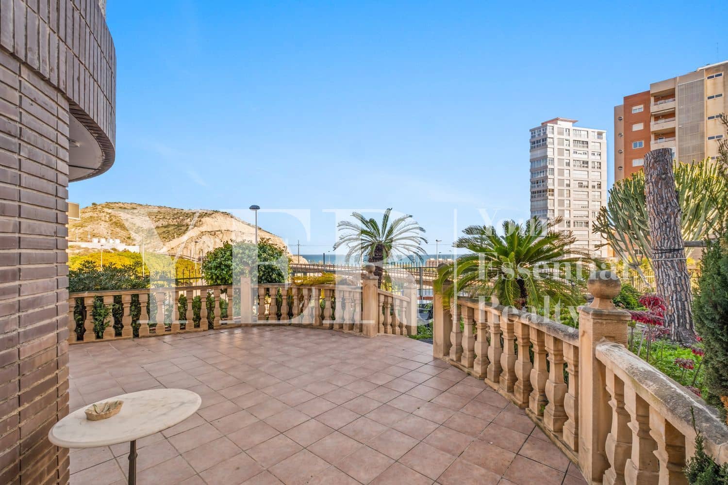 8 makuuhuone Hotelli myytävänä paikassa Alicante kaupunki mukana 
autotalli - 1 800 000 € (Ref: 9694713)