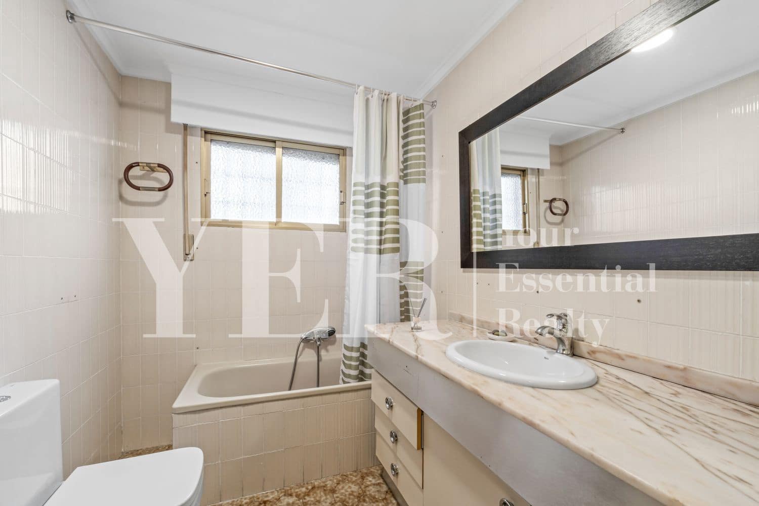 8 makuuhuone Hotelli myytävänä paikassa Alicante kaupunki mukana 
autotalli - 1 800 000 € (Ref: 9694713)