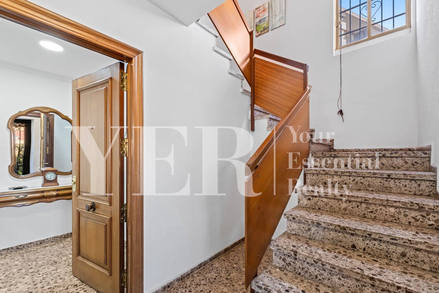 8 makuuhuone Hotelli myytävänä paikassa Alicante kaupunki mukana 
autotalli - 1 800 000 € (Ref: 9694713)