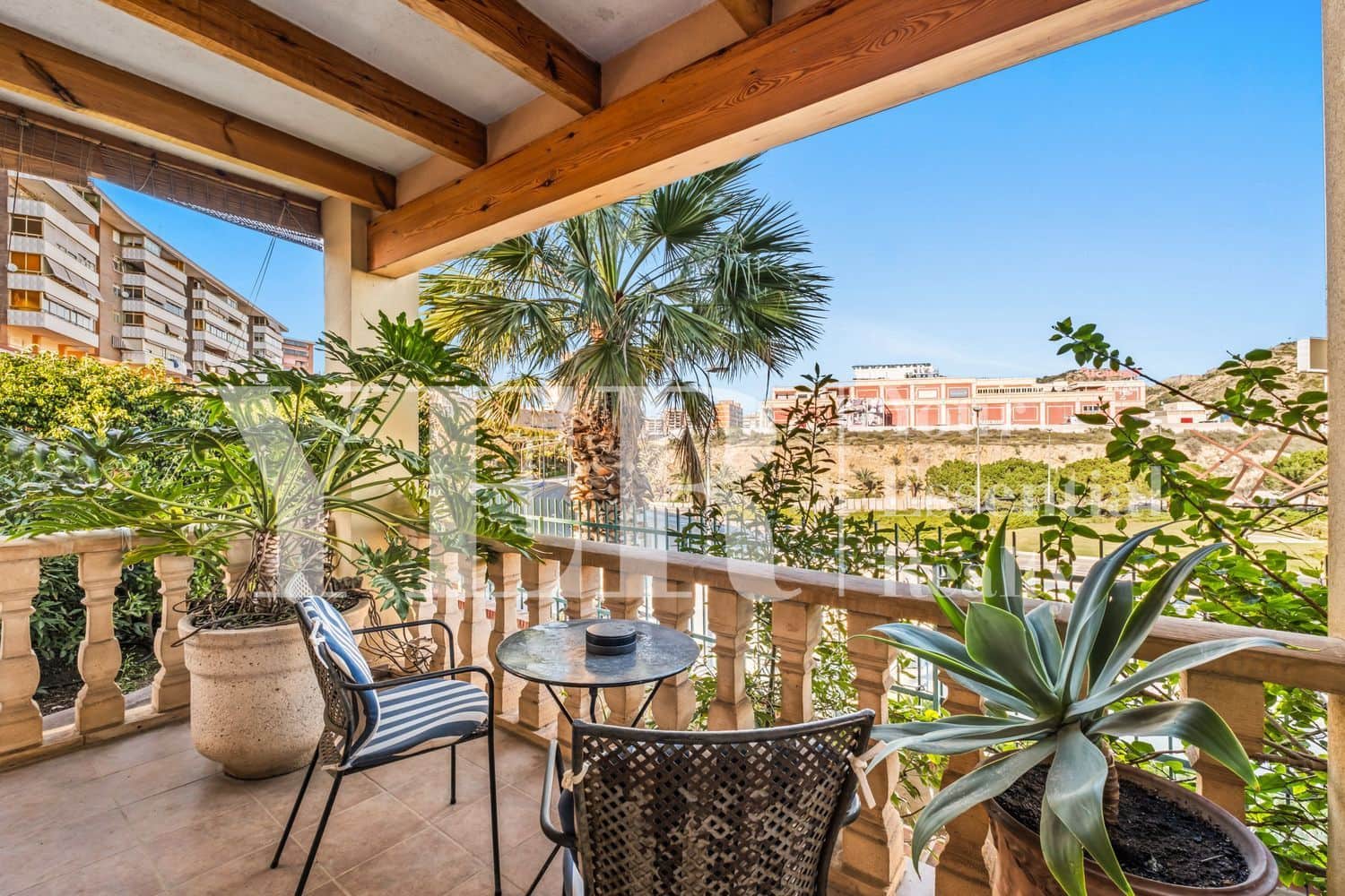 8 makuuhuone Hotelli myytävänä paikassa Alicante kaupunki mukana 
autotalli - 1 800 000 € (Ref: 9694713)