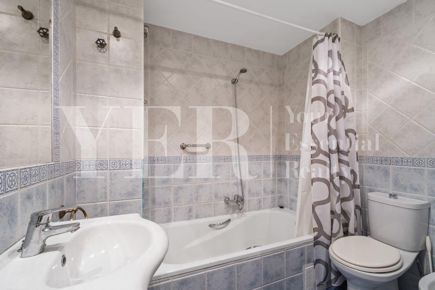 3 bedroom Apartment for sale in Alicante / Alacant city with garage - € 430,000 (Ref: 9721091)