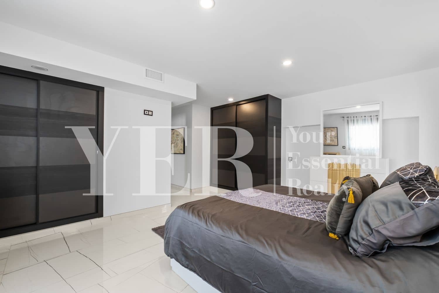 5 bedroom Villa for sale in San Juan de Alicante / Sant Joan d'Alacant with pool garage - € 1,350,000 (Ref: 9915196)