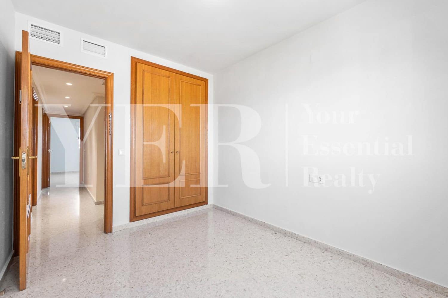 4 bedroom Apartment for rent in Playa de San Juan with pool garage - € 1,700 (Ref: 9951002)