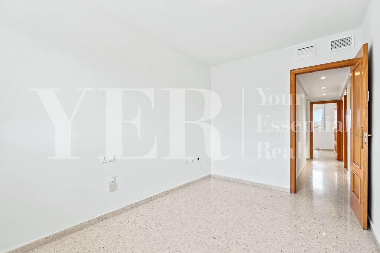 4 bedroom Apartment for rent in Playa de San Juan with pool garage - € 1,700 (Ref: 9951002)