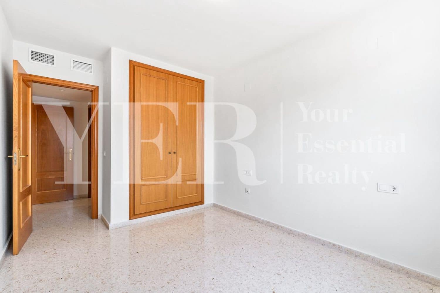 4 bedroom Apartment for rent in Playa de San Juan with pool garage - € 1,700 (Ref: 9951002)