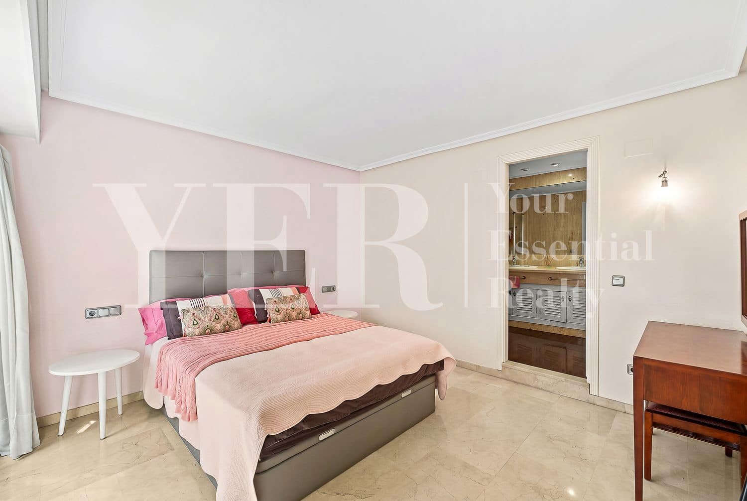 4 sovrum Hus till salu i Alicante stad med pool garage - 590 000 € (Ref: 9958980)