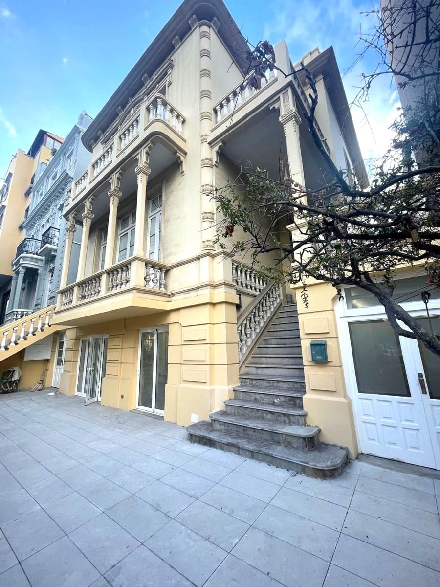 5 bedroom Commercial for rent in Santa Cruz de Tenerife - € 2,000 (Ref: 8807399)