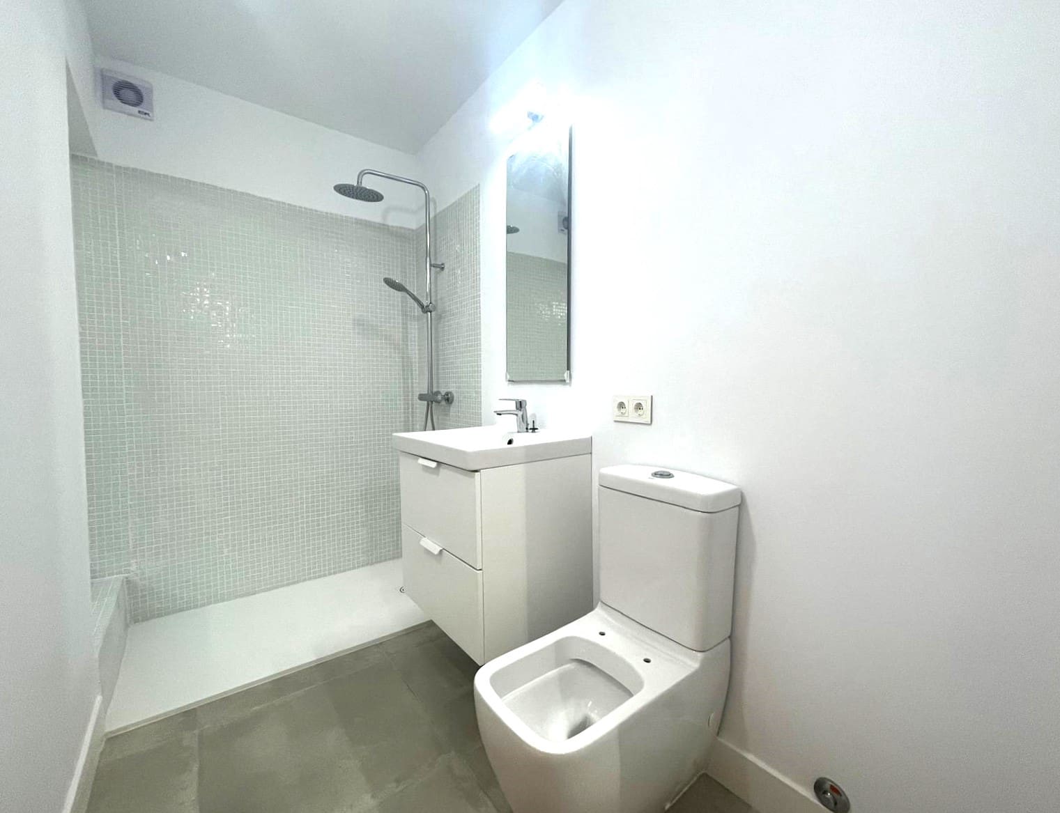 5 bedroom Commercial for rent in Santa Cruz de Tenerife - € 2,000 (Ref: 8807399)