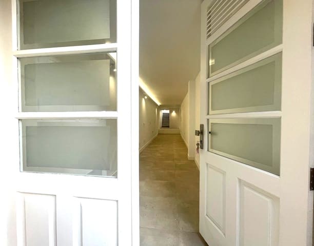 5 makuuhuone Kaupallinen vuokrattavana paikassa Las Mimosas, Santa Cruz de Tenerife - 2 000 € (Ref: 8807399)