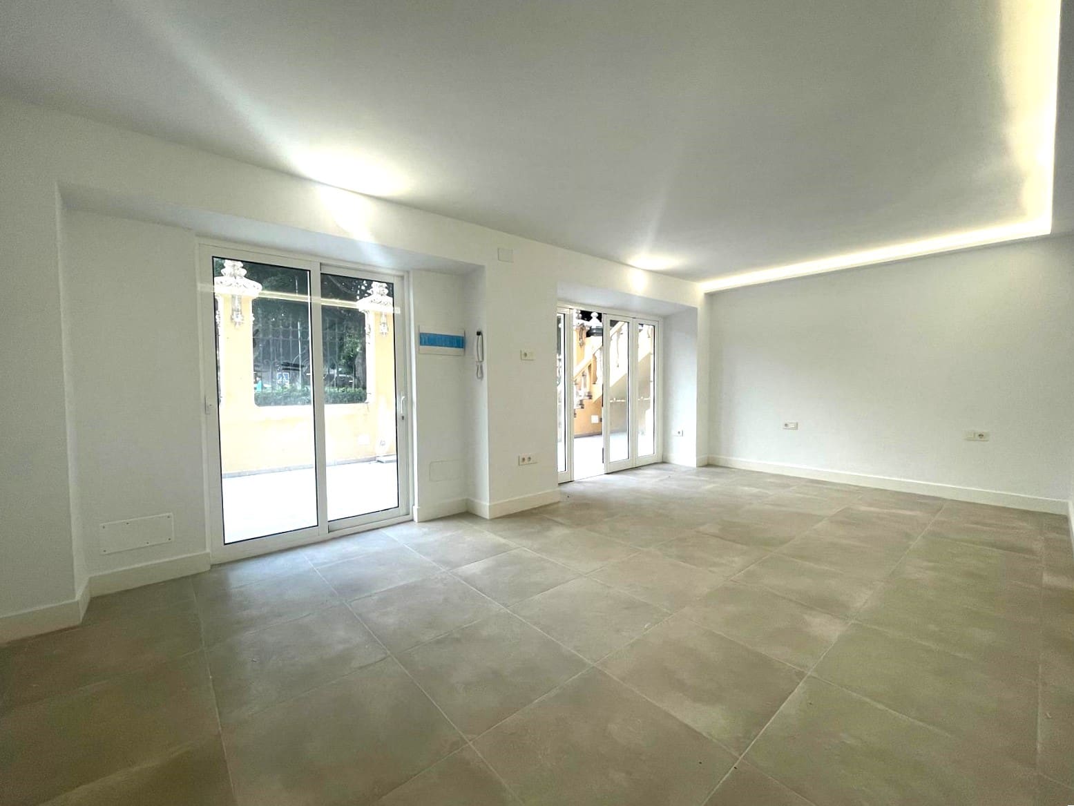 5 bedroom Commercial for rent in Santa Cruz de Tenerife - € 2,000 (Ref: 8807399)