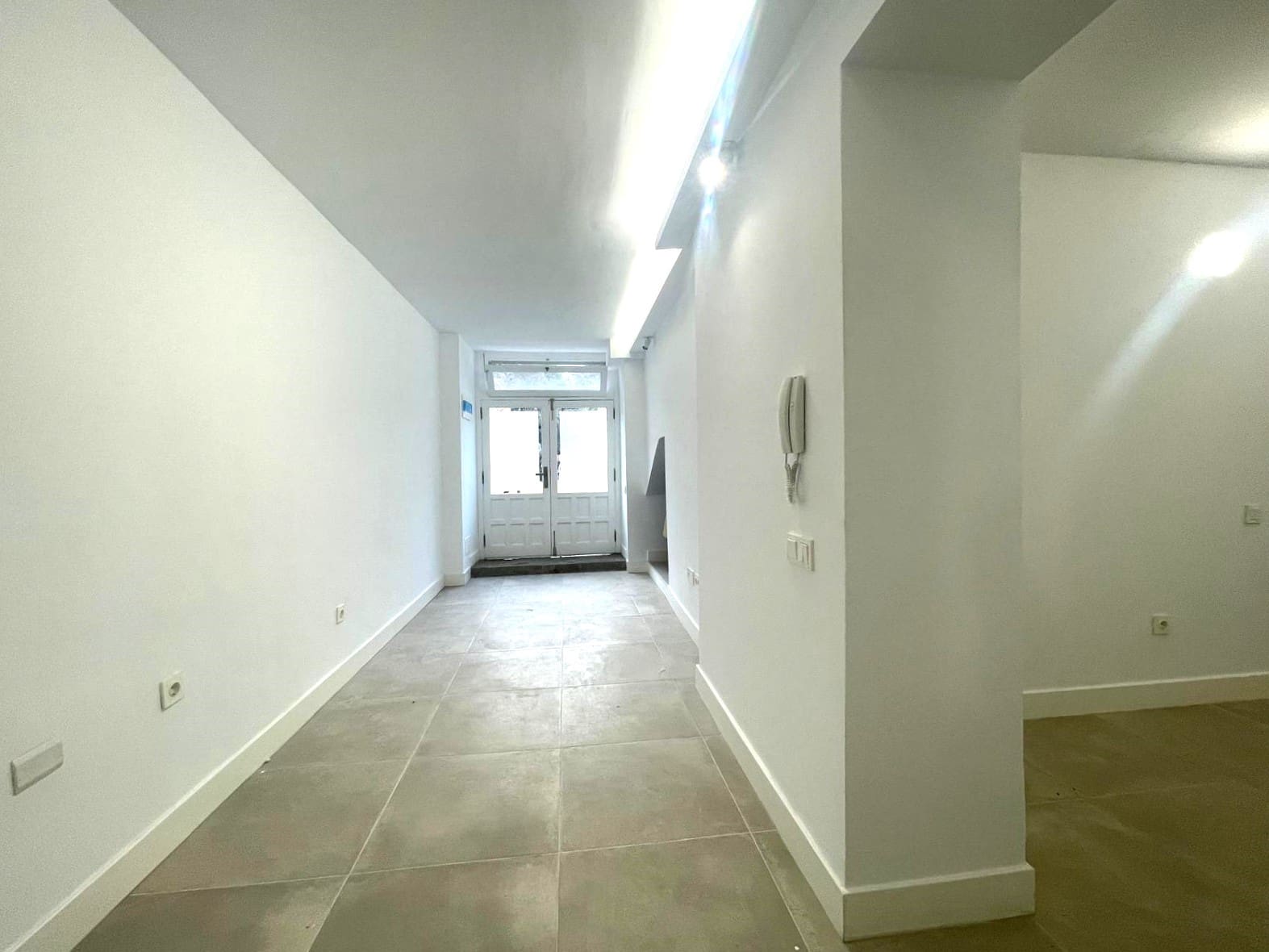 5 bedroom Commercial for rent in Santa Cruz de Tenerife - € 2,000 (Ref: 8807399)