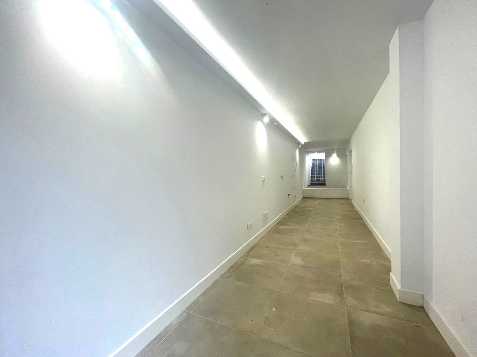 5 bedroom Commercial for rent in Santa Cruz de Tenerife - € 2,000 (Ref: 8807399)