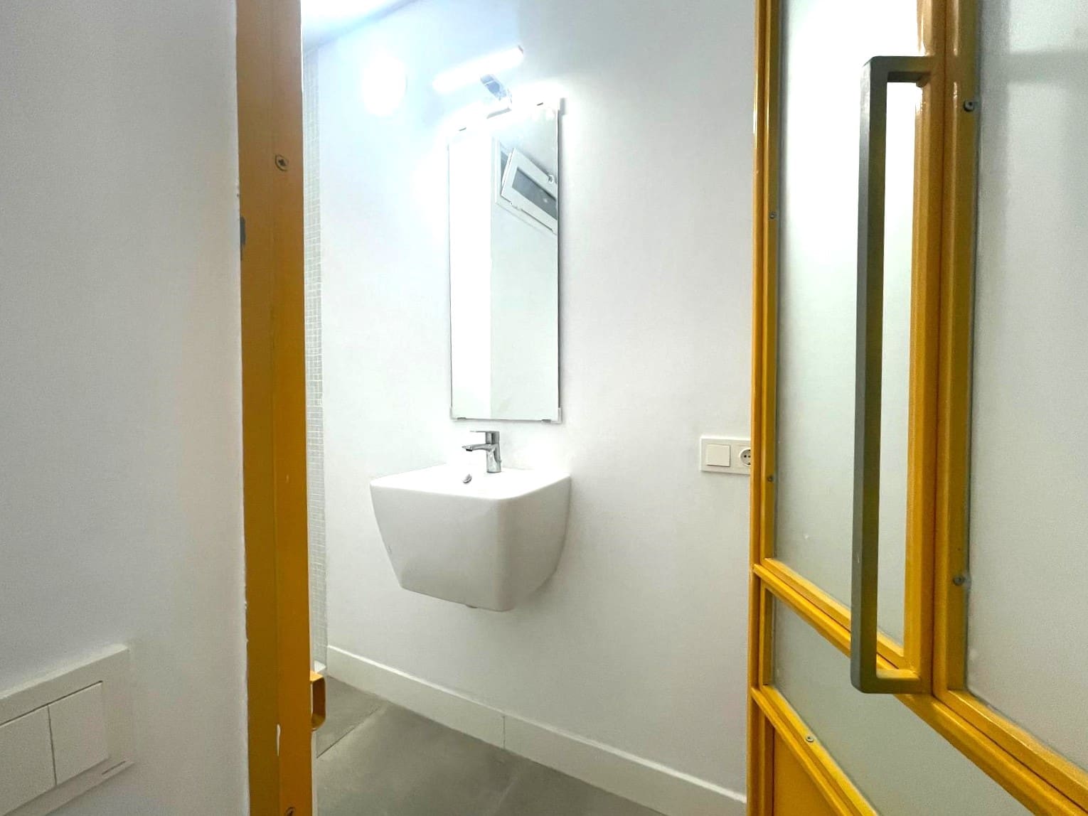 5 bedroom Commercial for rent in Santa Cruz de Tenerife - € 2,000 (Ref: 8807399)