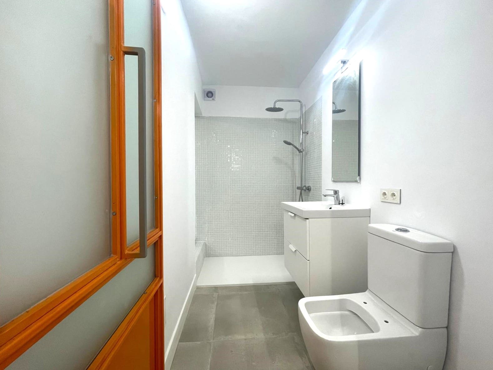 5 bedroom Commercial for rent in Santa Cruz de Tenerife - € 2,000 (Ref: 8807399)