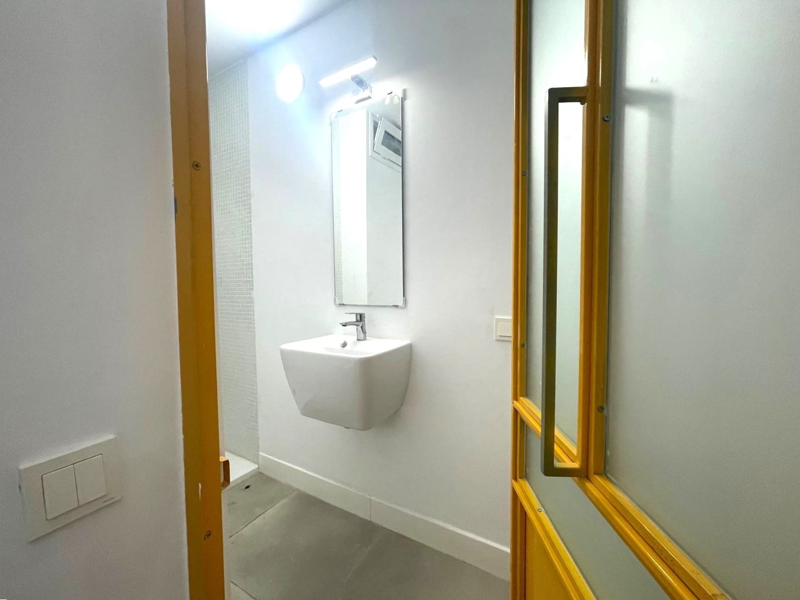 5 bedroom Commercial for rent in Santa Cruz de Tenerife - € 2,000 (Ref: 8807399)