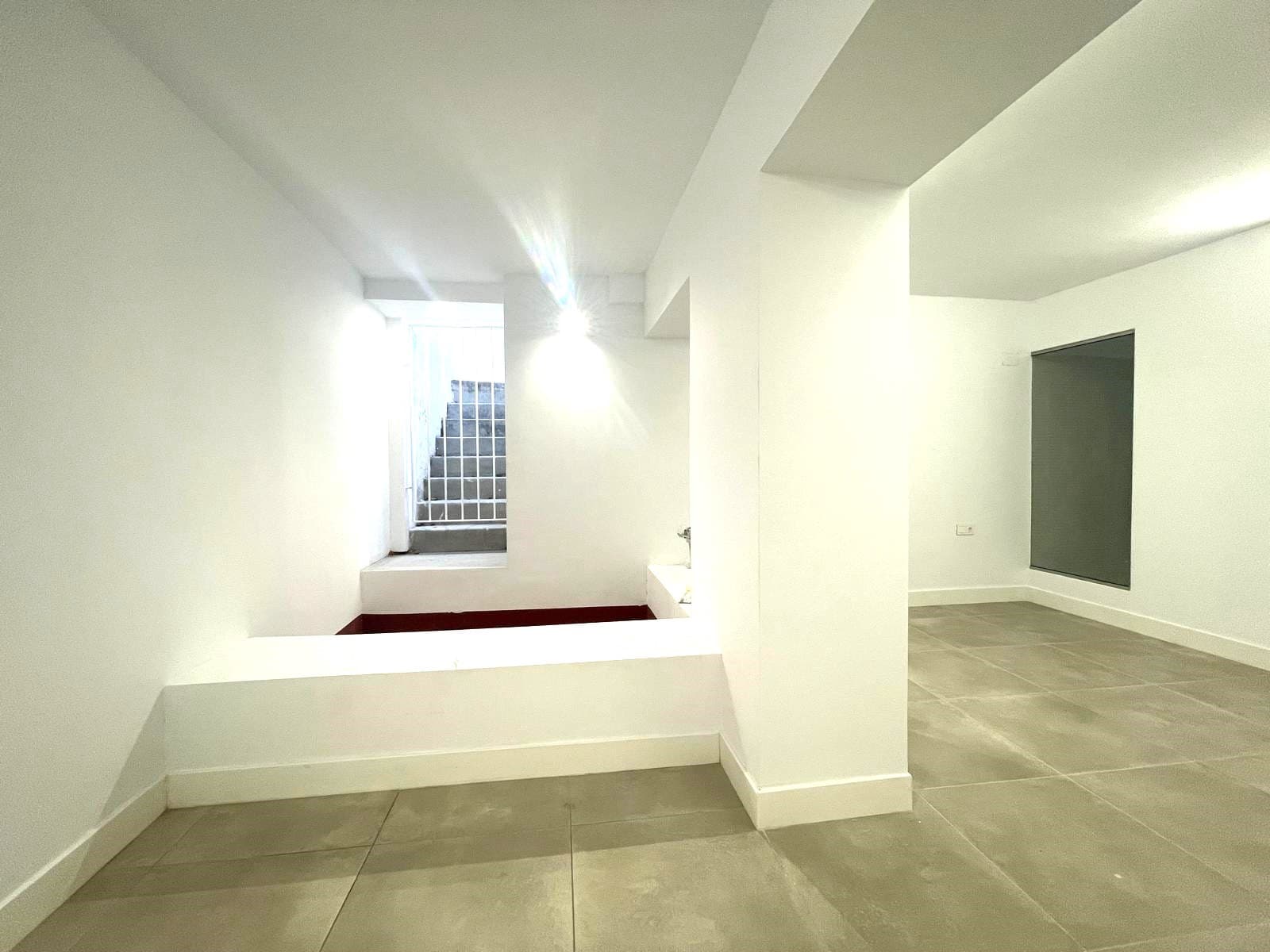 5 bedroom Commercial for rent in Santa Cruz de Tenerife - € 2,000 (Ref: 8807399)