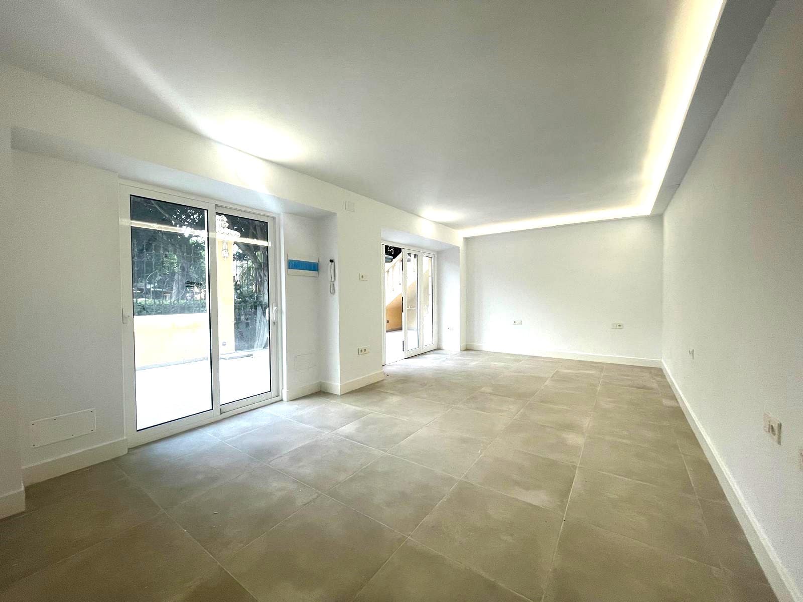 5 bedroom Commercial for rent in Santa Cruz de Tenerife - € 2,000 (Ref: 8807399)